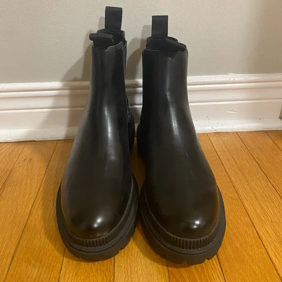 Chelsea Boot - Picture 2 of 4